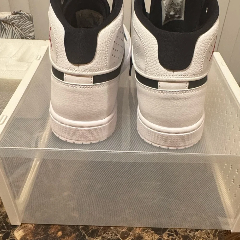 Jordan sleek sneakers